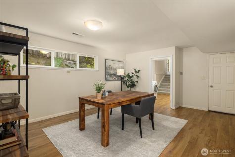 7929 SE 37th Street Mercer Island WA 98040