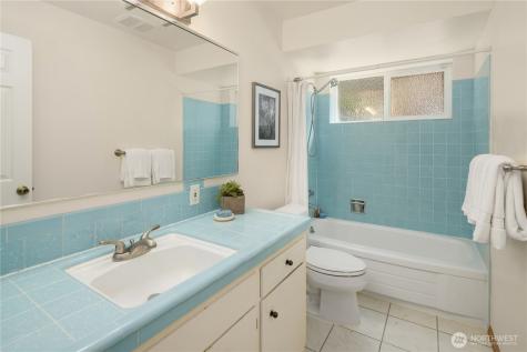 7929 SE 37th Street Mercer Island WA 98040