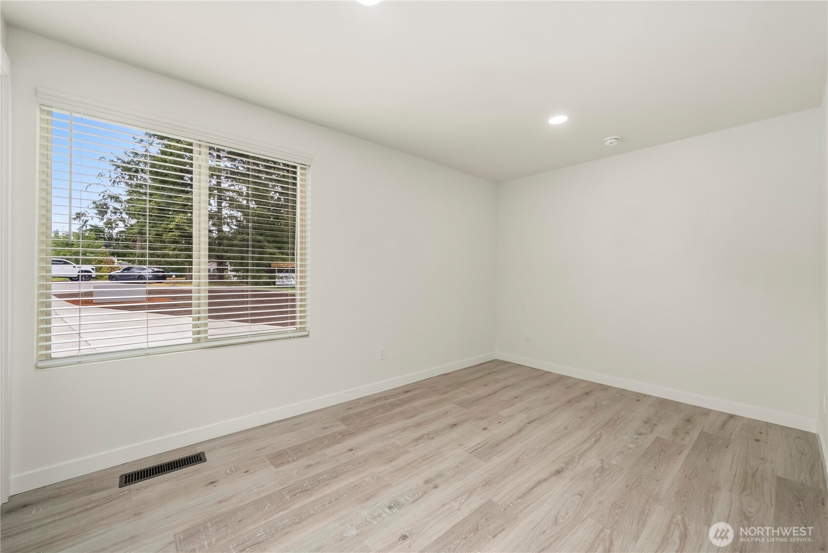 4905 Jenks Point Way E Lake Tapps WA 98391