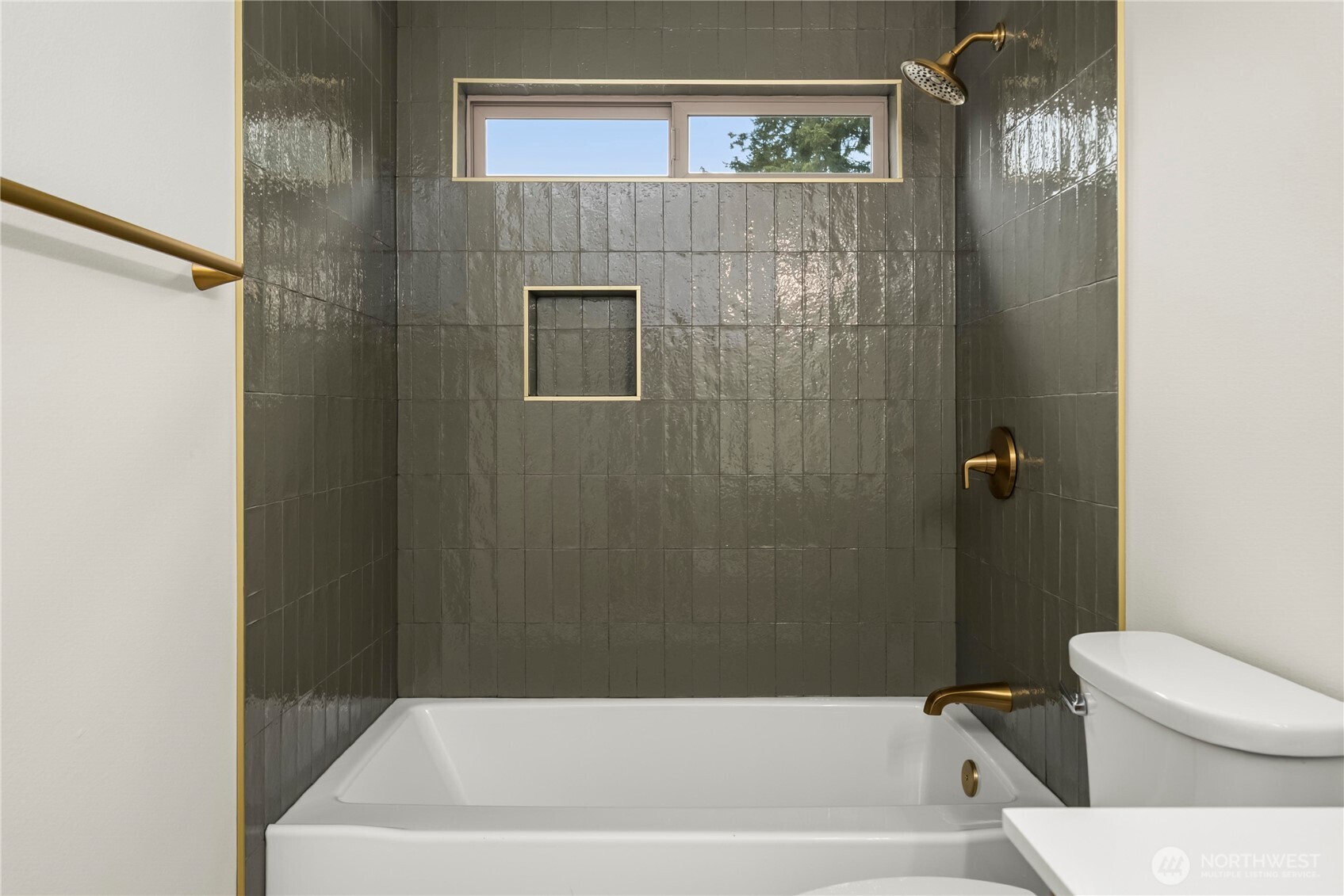 4905 Jenks Point Way E Lake Tapps WA 98391
