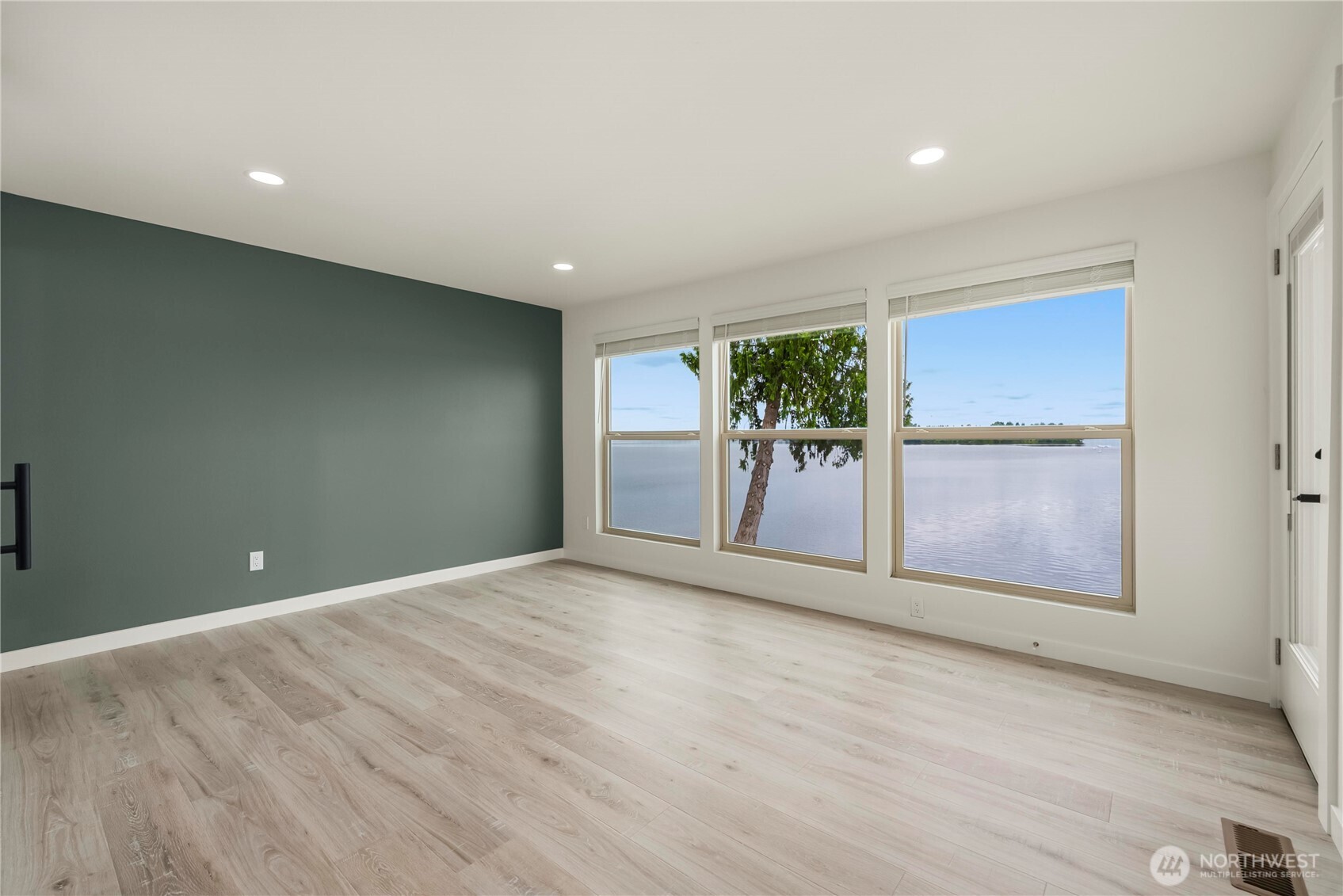 4905 Jenks Point Way E Lake Tapps WA 98391