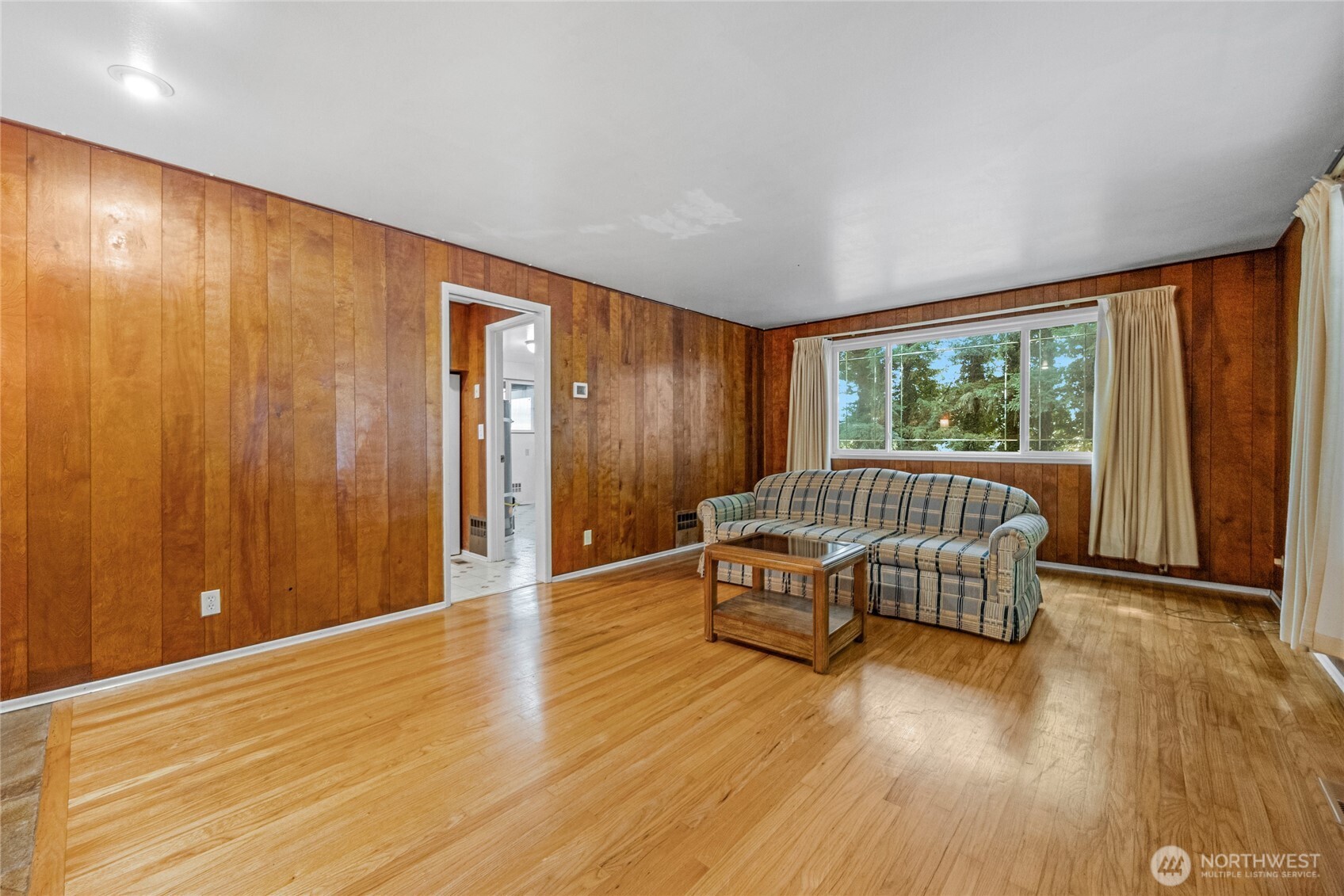 19331 37th Avenue NE Lake Forest Park WA 98155