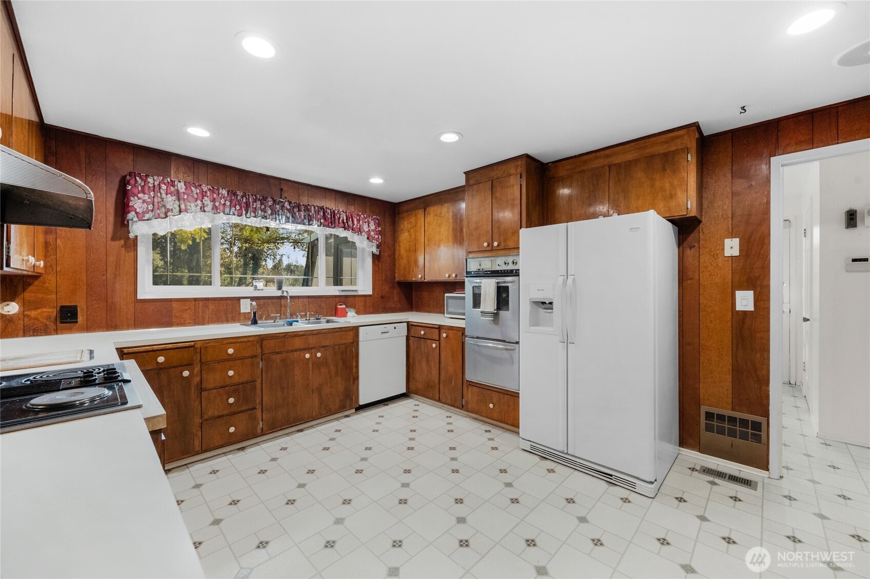 19331 37th Avenue NE Lake Forest Park WA 98155