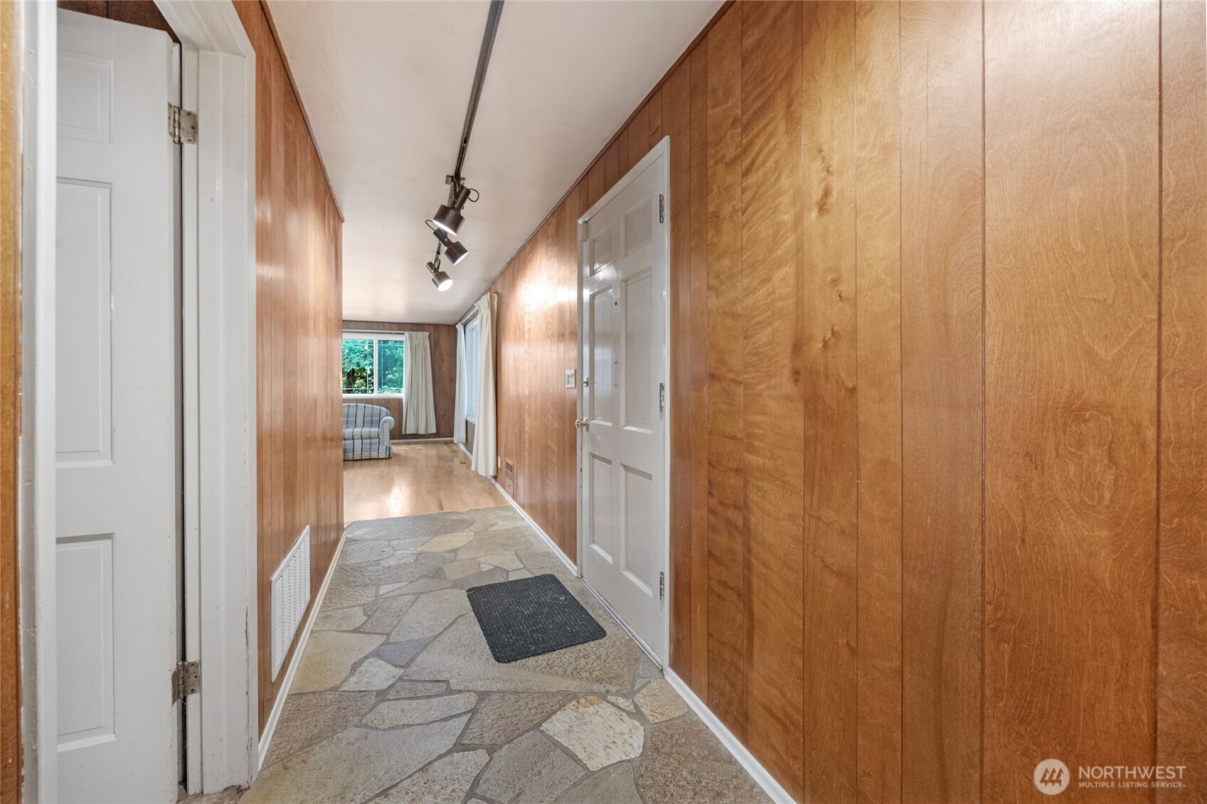 19331 37th Avenue NE Lake Forest Park WA 98155
