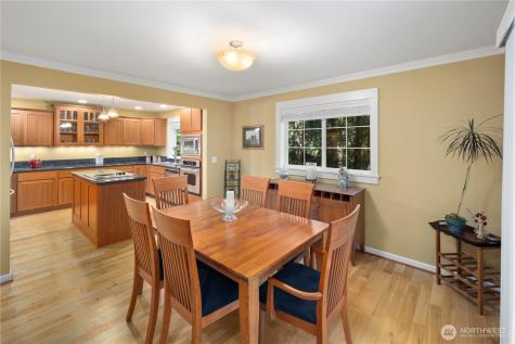 981 E Lakeshore Drive Allyn WA 98524