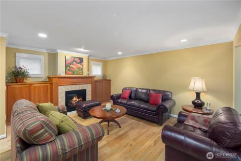 981 E Lakeshore Drive Allyn WA 98524