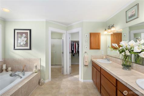 981 E Lakeshore Drive Allyn WA 98524