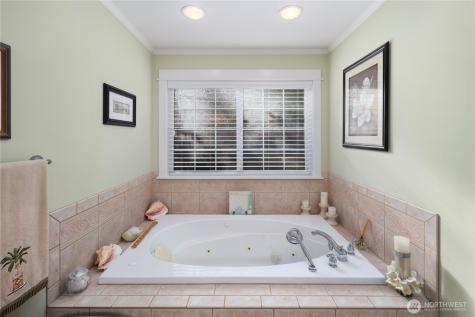 981 E Lakeshore Drive Allyn WA 98524