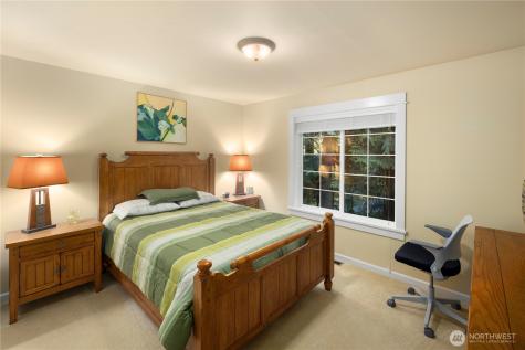 981 E Lakeshore Drive Allyn WA 98524