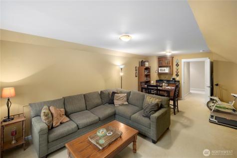 981 E Lakeshore Drive Allyn WA 98524