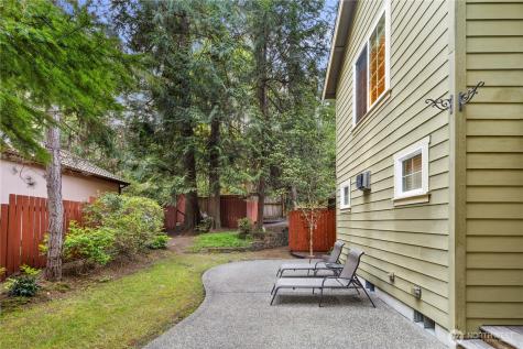 981 E Lakeshore Drive Allyn WA 98524