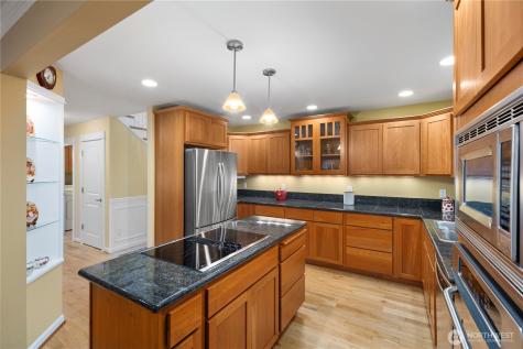 981 E Lakeshore Drive Allyn WA 98524