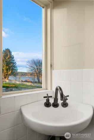 9722 SW Windmill Street Vashon WA 98070