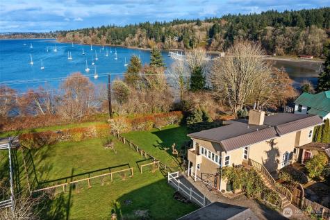 9722 SW Windmill Street Vashon WA 98070