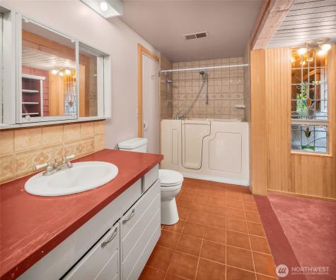 9722 SW Windmill Street Vashon WA 98070