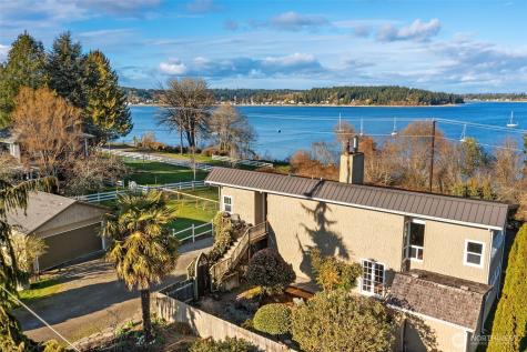 9722 SW Windmill Street Vashon WA 98070