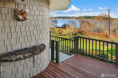 9722 SW Windmill Street Vashon WA 98070
