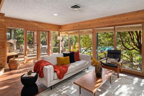 3925 NE Surber Drive Seattle WA 98105
