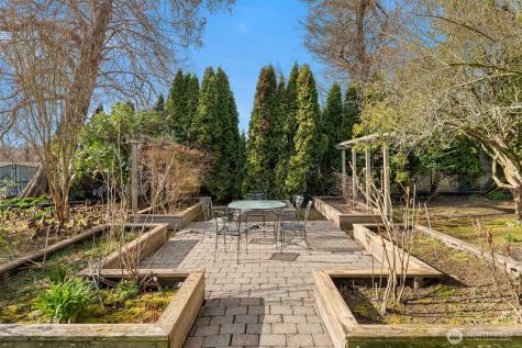 3925 NE Surber Drive Seattle WA 98105