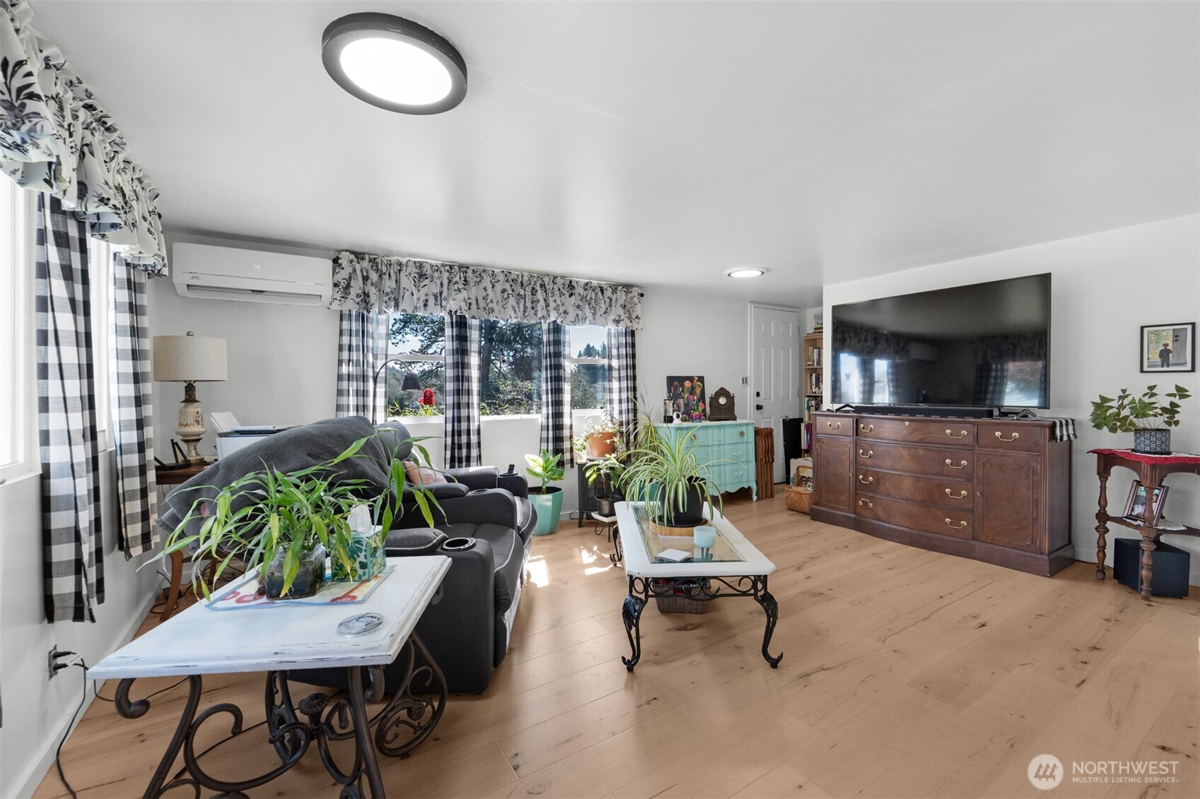 21 2nd Street Bay Center WA 98527