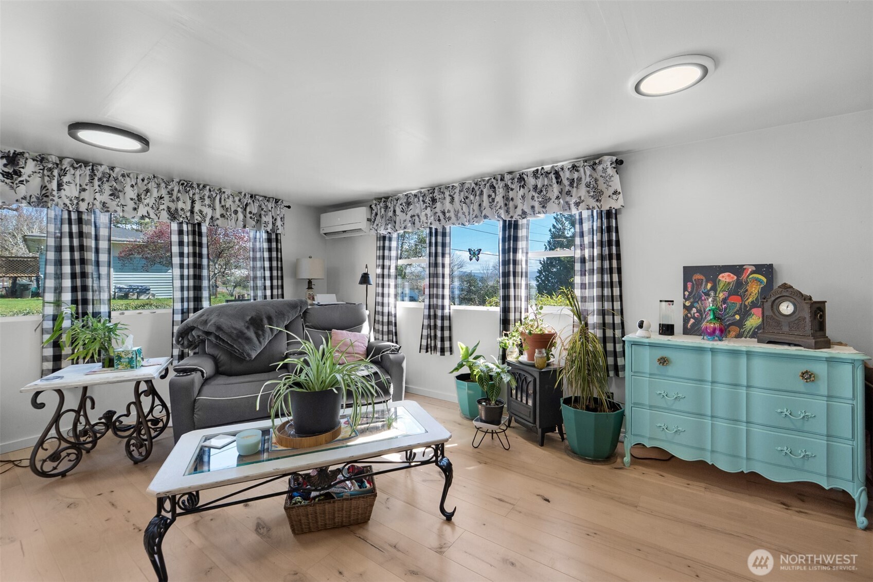 21 2nd Street Bay Center WA 98527
