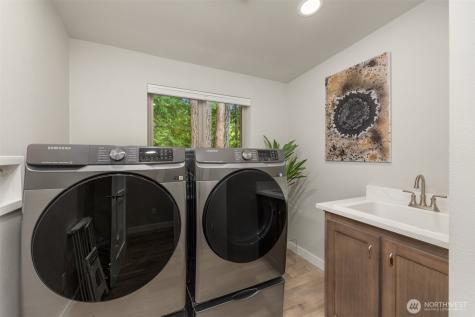9720 NE Lofgren Road Bainbridge Island WA 98110