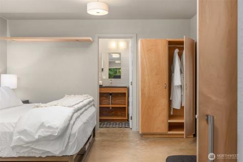 9720 NE Lofgren Road Bainbridge Island WA 98110