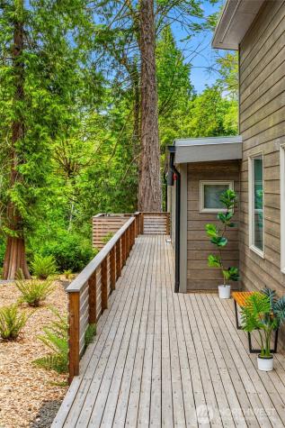 9720 NE Lofgren Road Bainbridge Island WA 98110