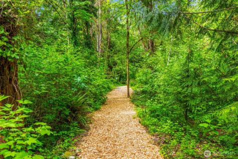 9720 NE Lofgren Road Bainbridge Island WA 98110