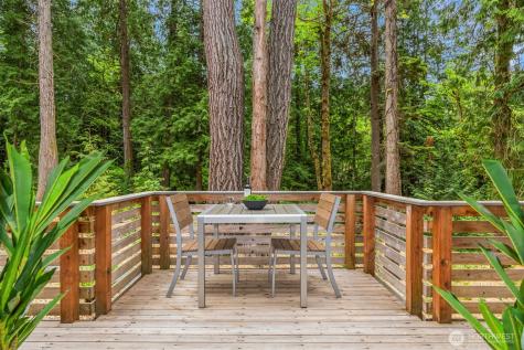 9720 NE Lofgren Road Bainbridge Island WA 98110