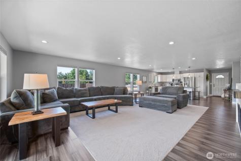195 Bay Point Drive Castle Rock WA 98611