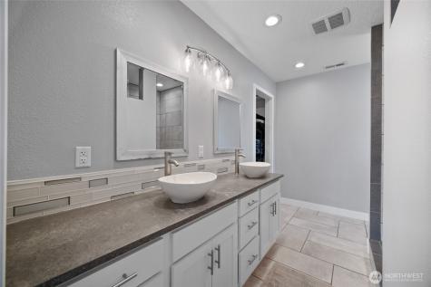 195 Bay Point Drive Castle Rock WA 98611