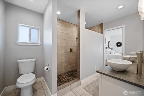195 Bay Point Drive Castle Rock WA 98611