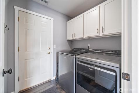 195 Bay Point Drive Castle Rock WA 98611