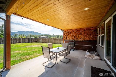195 Bay Point Drive Castle Rock WA 98611