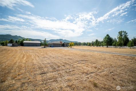 195 Bay Point Drive Castle Rock WA 98611