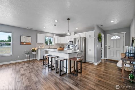 195 Bay Point Drive Castle Rock WA 98611