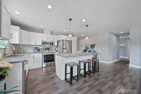 195 Bay Point Drive Castle Rock WA 98611