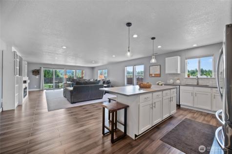195 Bay Point Drive Castle Rock WA 98611