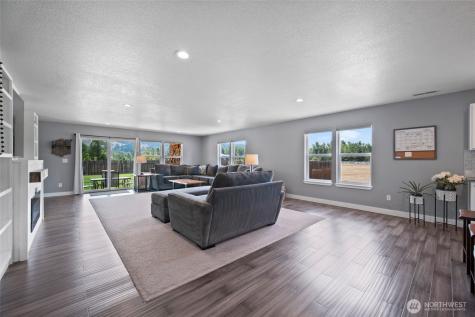 195 Bay Point Drive Castle Rock WA 98611