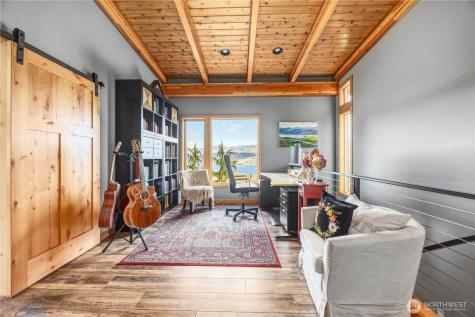 111 Hawks Meadow Chelan WA 98816
