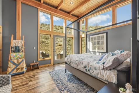 111 Hawks Meadow Chelan WA 98816