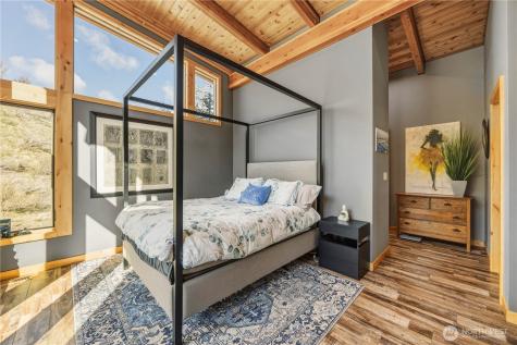 111 Hawks Meadow Chelan WA 98816