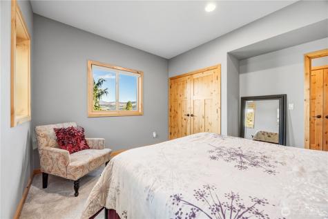 111 Hawks Meadow Chelan WA 98816