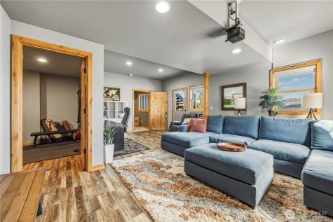 111 Hawks Meadow Chelan WA 98816