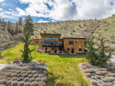 111 Hawks Meadow Chelan WA 98816