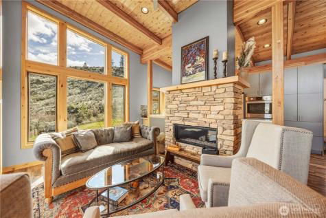 111 Hawks Meadow Chelan WA 98816