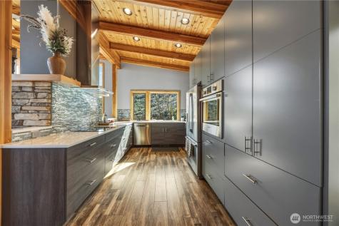 111 Hawks Meadow Chelan WA 98816