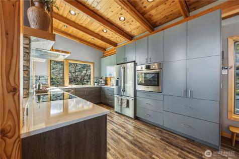 111 Hawks Meadow Chelan WA 98816