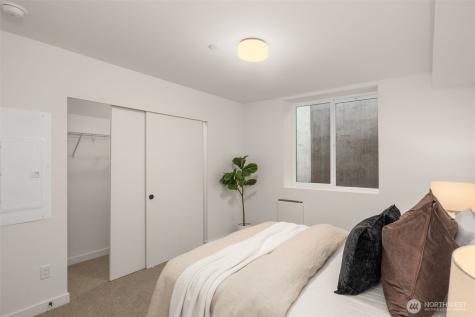 914 15th Avenue Seattle WA 98122